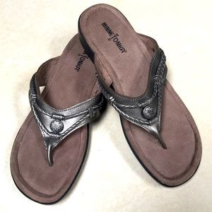 NWOT Minnetonka Size 10 Silverbay sandals